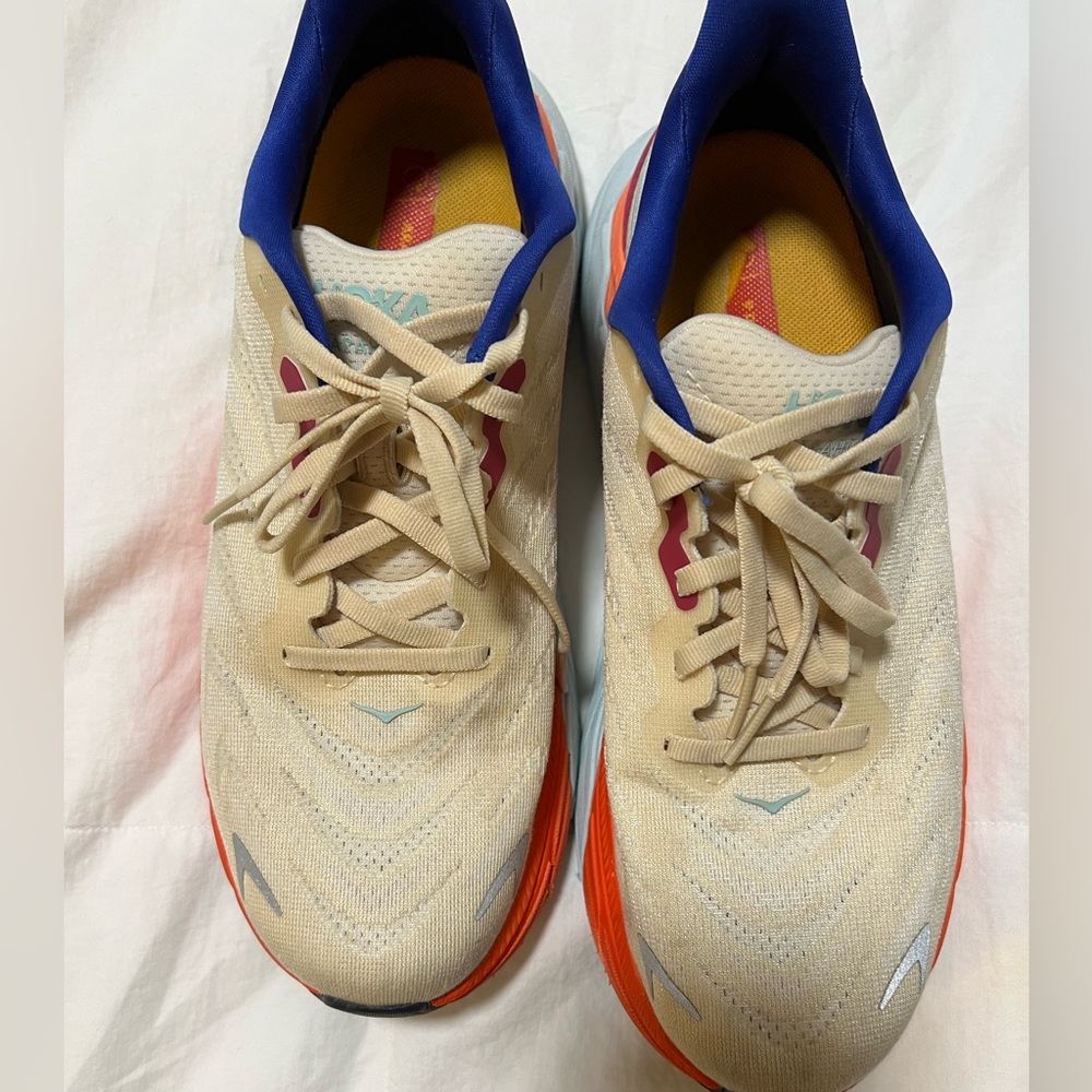 Hoka Arahi 6